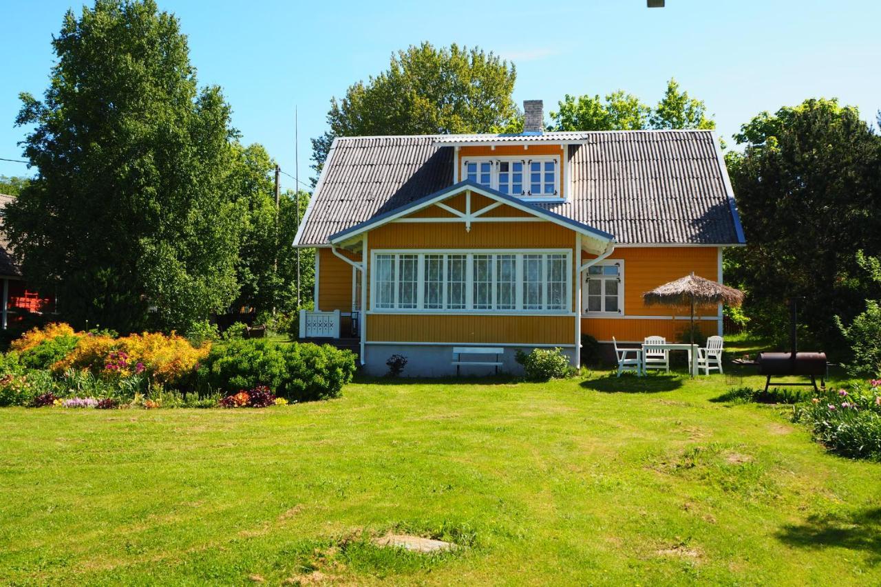 Hostal Leesi Puhkemaja Exterior foto