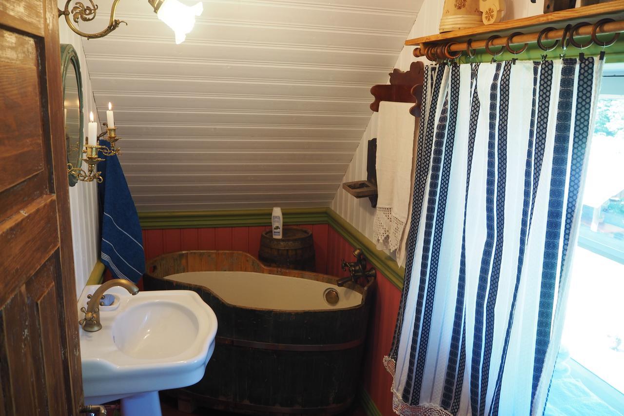Hostal Leesi Puhkemaja Exterior foto